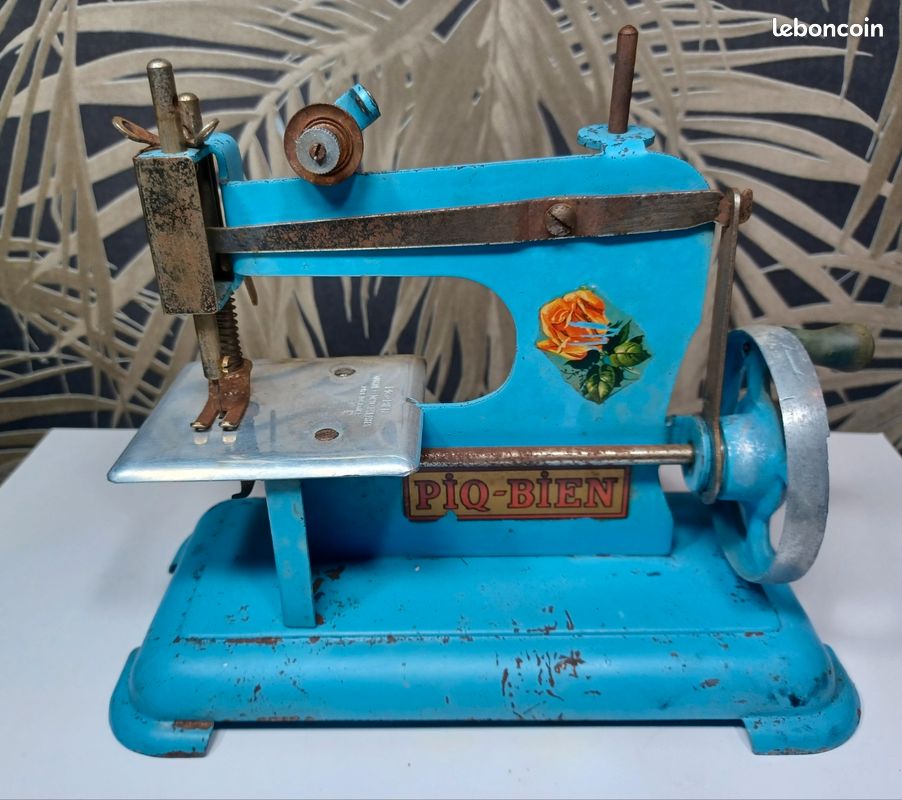 ancienne machine à coudre jouet enfant marque BABY avec lumière