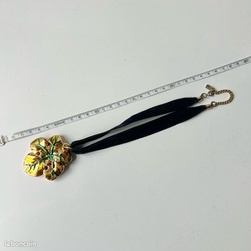 Broche Vintage Jacky De G Paris En Résine Dorée Avec Cristaux - Bijou De Couture Occasion