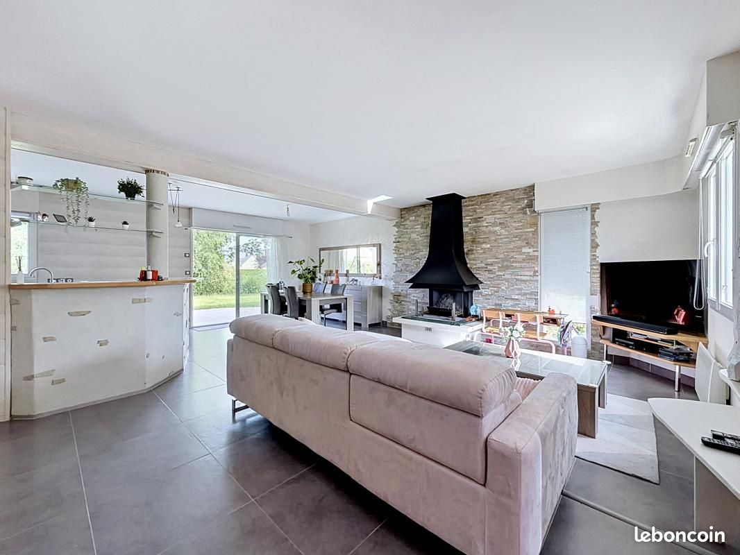 Maison 5 pièces 137 m² · à Saint-Antoine-du-Rocher · 137 m² · 350 000 €