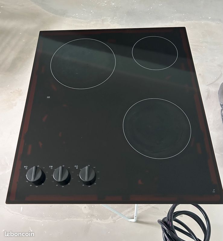 Vend plaque de cuisson vitrocéramique 3 feux (image 1)