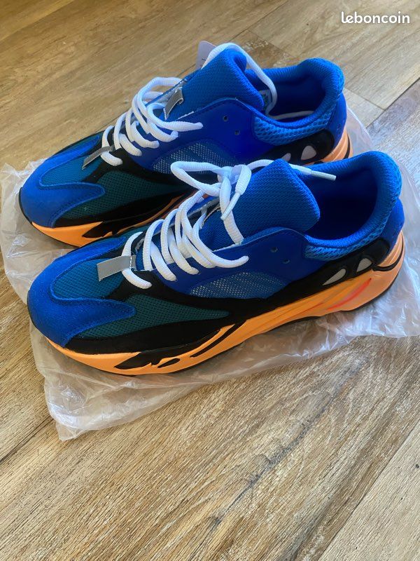Yeezy wave runner (image 1)
