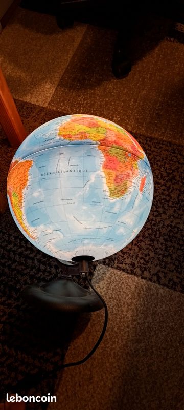 Globes terrestre lumineux (image 1)