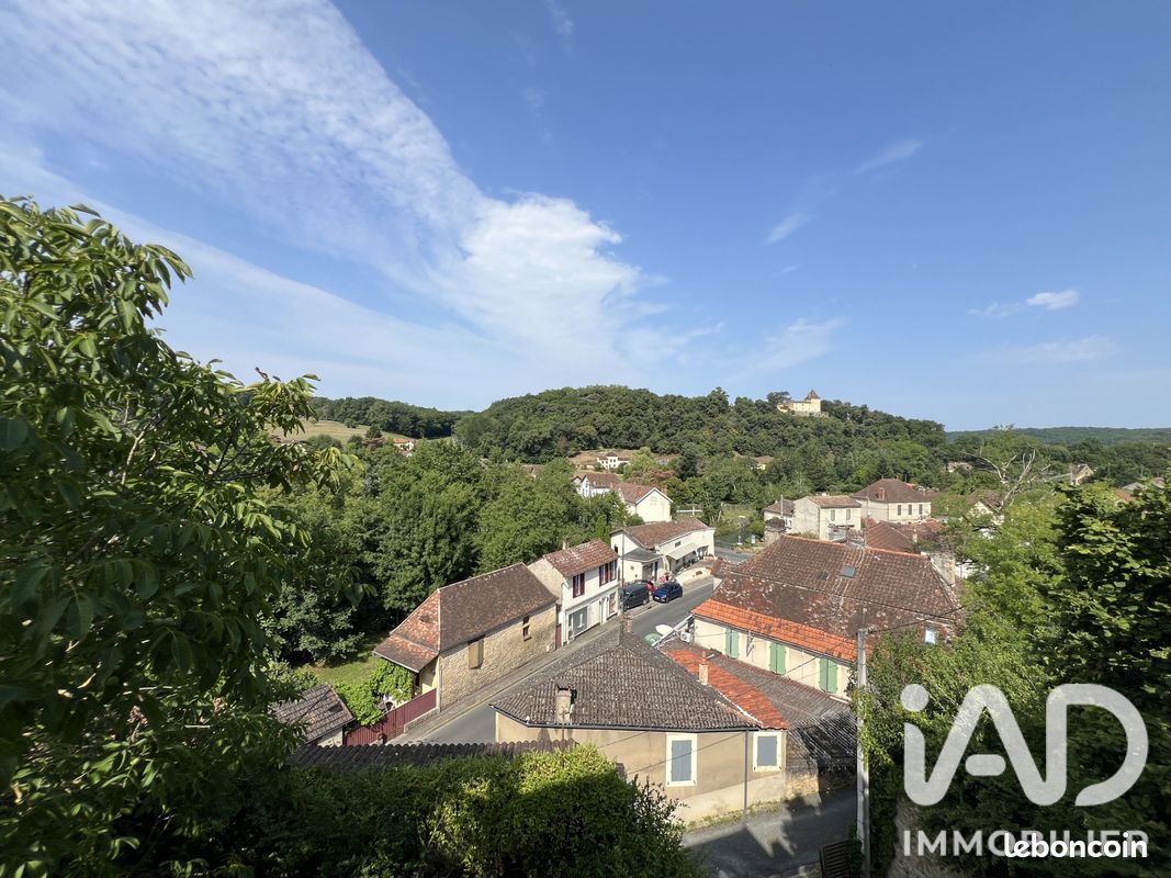 Maison 8 pièces 148 m² · à Couze-Et-Saint-Front · 148 m² · 75 000 €