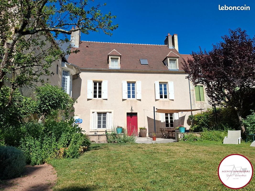 Maison 10 pièces 350 m² · à Saint-Amand-Montrond · 350 m² · 349 800 €