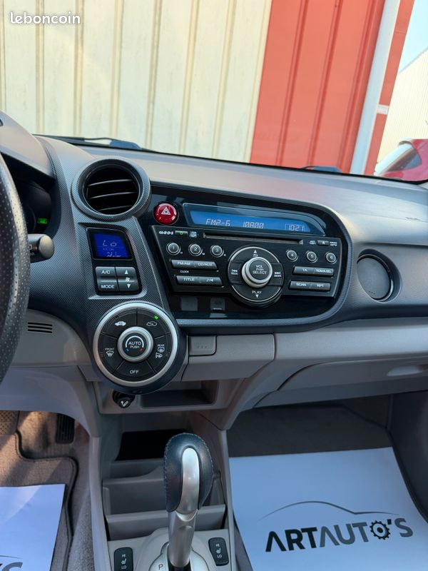 HONDA INSIGHT 1.3 I-Vtec HYBRIDE 102 CH / Edition Elegance / CLIM AUTO / Feux Xenon / Boute auto / JANTES Alu / Sièges Chauffants / PREMIERE MAIN CARNET COMPLET HONDA (image 5)