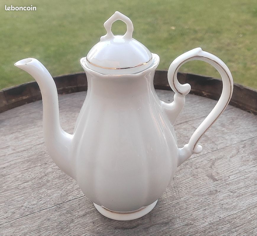 Grande Théière En Porcelaine - Décor éclectique - XIXème - Dorure (manques)