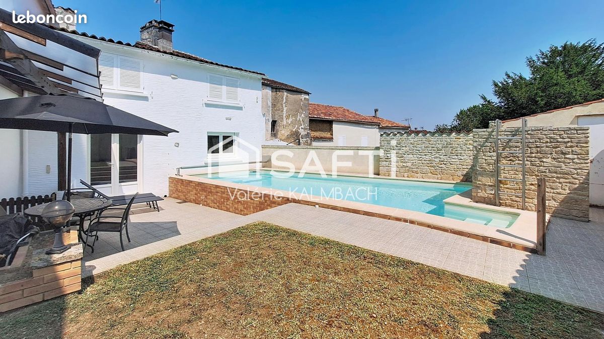 Maison 6 pièces 151 m² · à Burie · 151 m² · 228 800 €