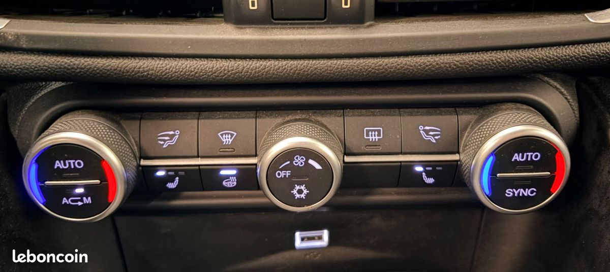 ALFA ROMEO GIULIA 2.2 JTDM 150 CH SUPER BVA + HARMAN KARDON + ATTELAGe (image 26)