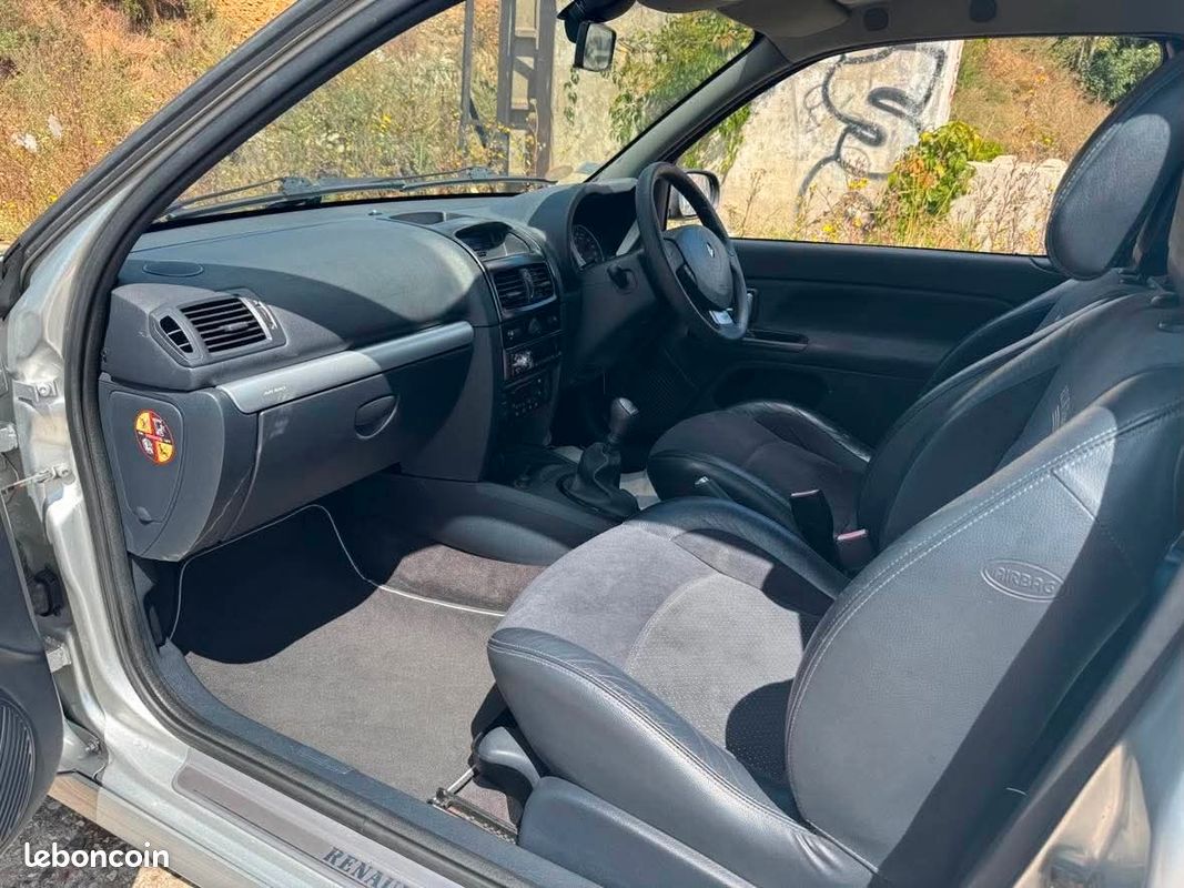 Clio 2 RS3 RHD (image 3)