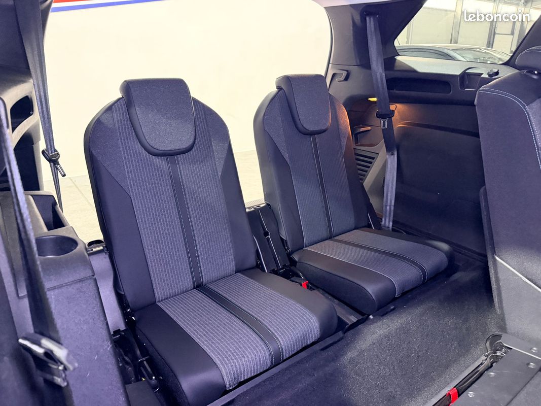 Peugeot 5008 2.0 hdi 180 ch eat 8 allure pack de 1 ere main / carplay / cockpit / hayon electrique / garantie (image 9)