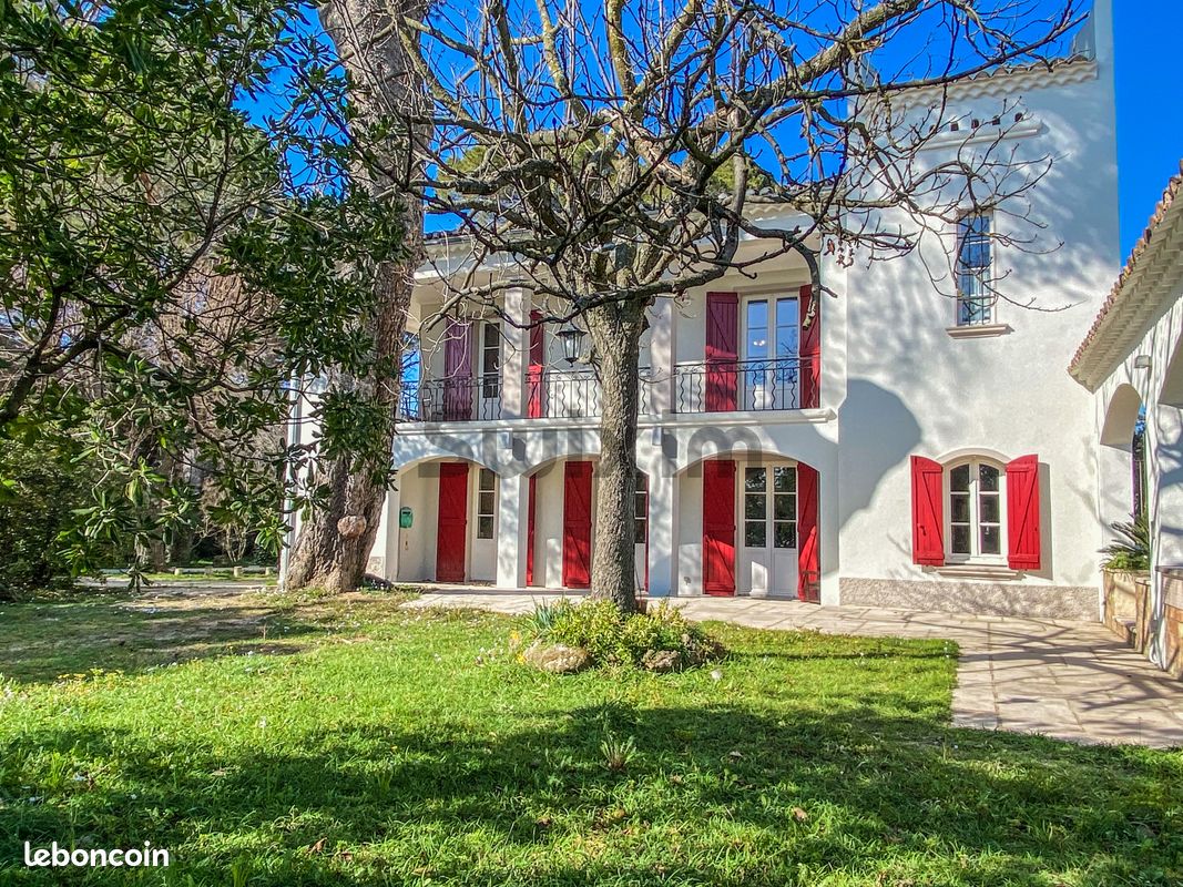 Maison 7 pièces 210 m² · à Sernhac · 210 m² · 649 000 €