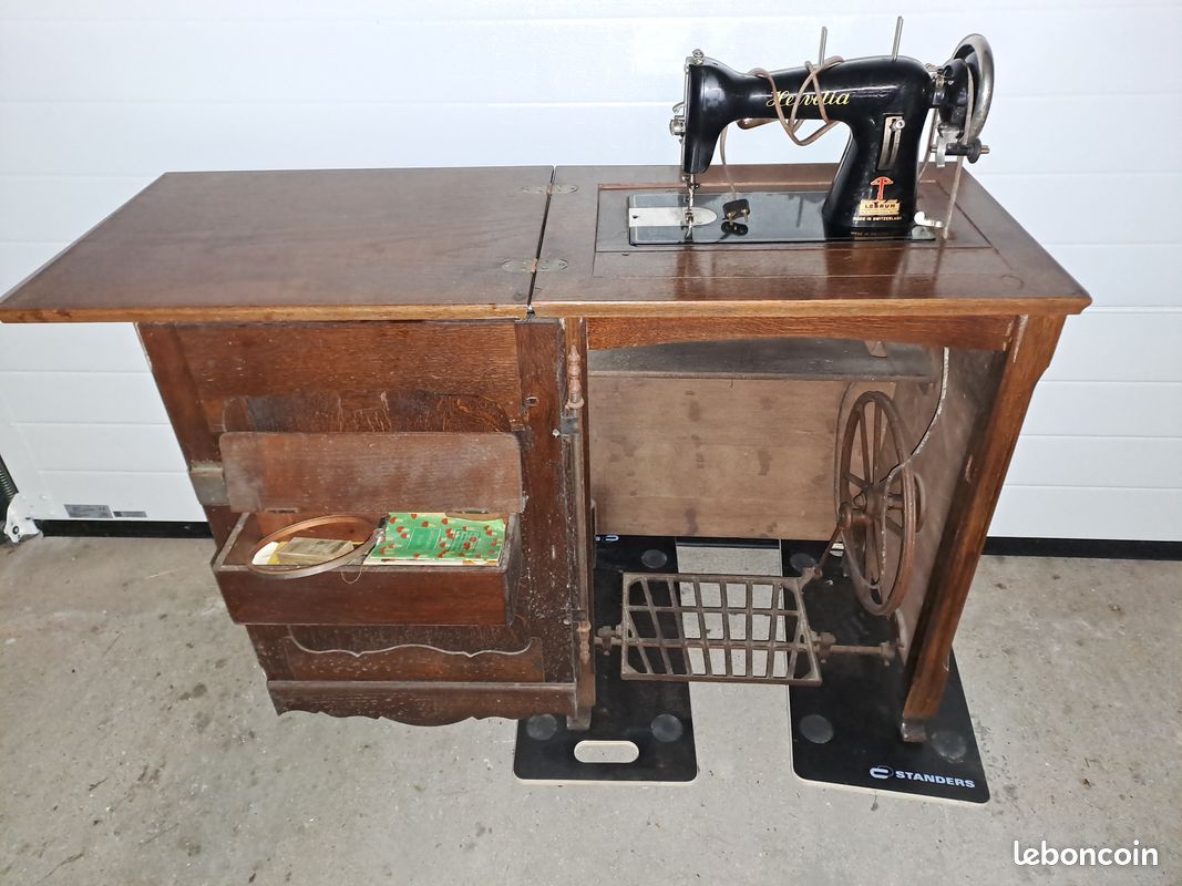 Ancienne machine à coudre Helvetia (image 1)