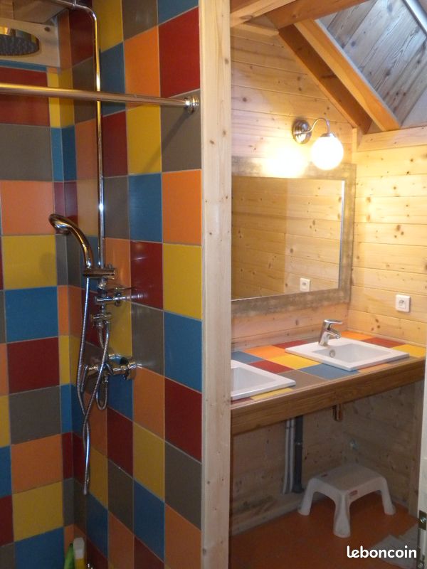 Maison type chalet au calme avec terrasses et jardins (image 13)