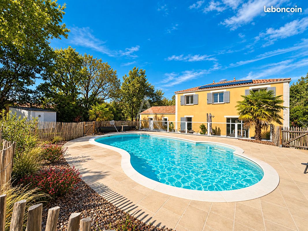 Maison 7 pièces 145 m² · à Saint-Révérend · 145 m² · 499 900 €