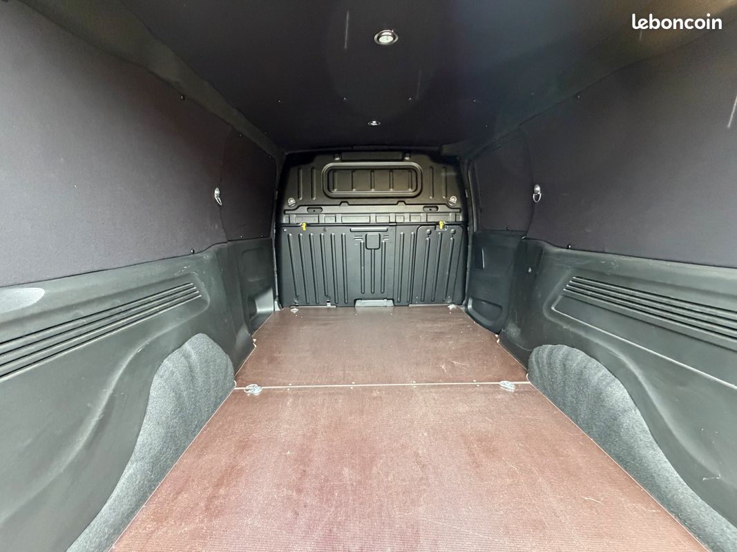 FIAT DOBLO FG XL 950kg BlueHDi 130ch S&S EAT8 (image 4)