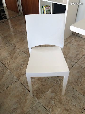 Vends table et chaise (image 1)