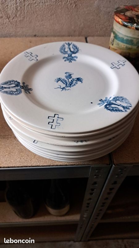 Plat Ancien De Lunéville - Décor Impératrice Eugénie, Croix De Lorraine, Alérions Et Chardons