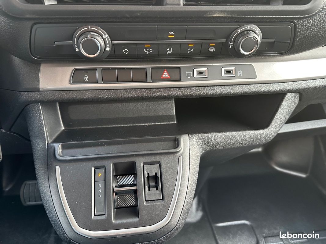 Citroën Jumpy Fg DOUBLE CABINE 5 PLACES + OPTIONS L2 2.0 HDI 180 EAT8 TITAN GREY Diesel (image 20)