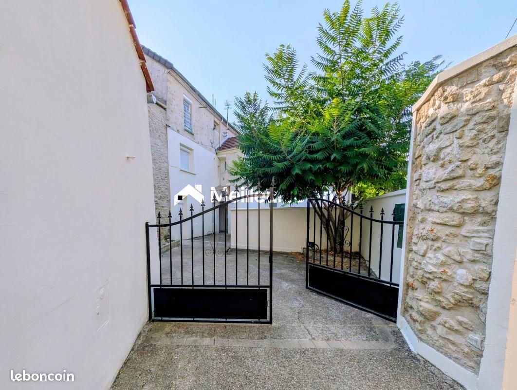 Immeuble 11 pièces 210 m² · à Gargenville · 210 m² · 545 000 €
