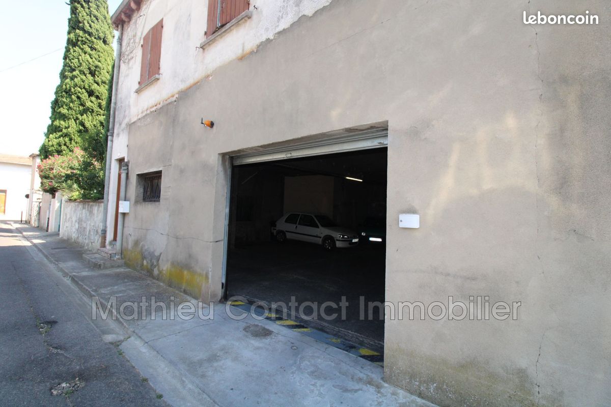 Parking/box Nîmes · 80 €/mois