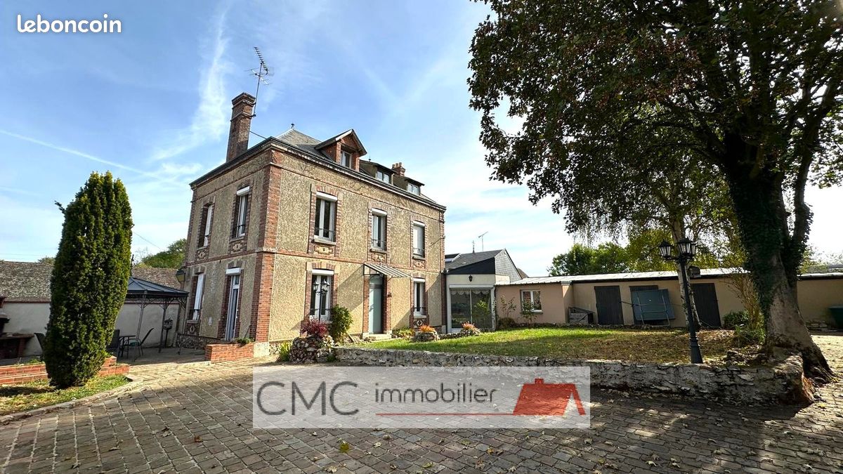 Maison 9 pièces 220 m² · à Bailleau-Armenonville · 220 m² · 299 000 €