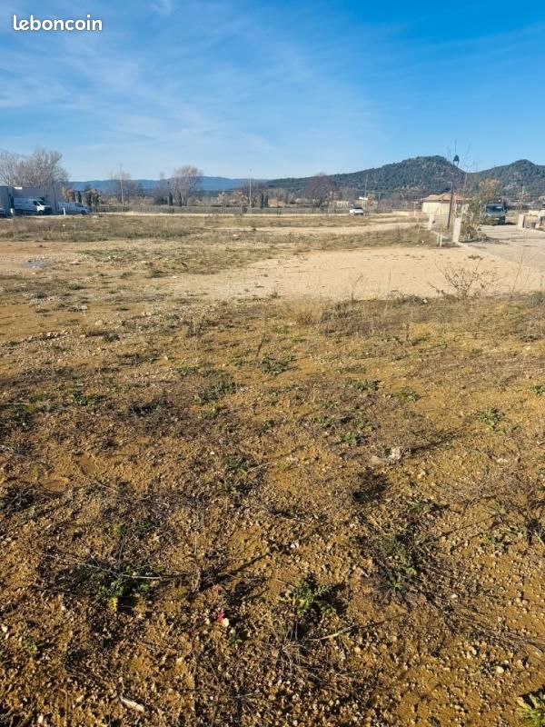 Terrain 300 m² Peyrolles En Provence · à Peyrolles-en-Provence · 153 000 €