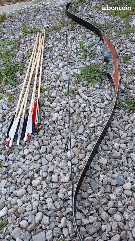 Arc traditionnel avec kit complet - Flèches, housse et cible (image 2)