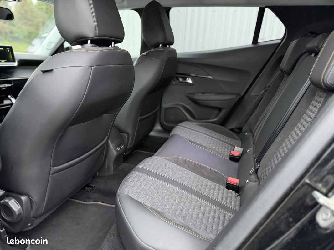 PEUGEOT 2008 1.2i PT S&S 130 Roadtrip (image 16)