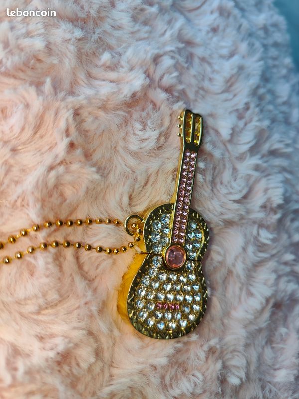 Clé USB 32 Go collier guitare dorée – Comme celui de Mia dans Poursuis tes rêves 🎸✨ (image 3)