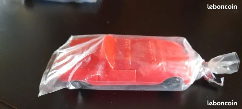 Lot De 6 Miniatures Voitures Publicitaires Krema - Échelle 1/43 - Plastique Rouge - Collection