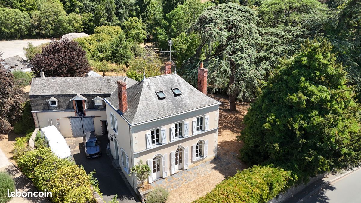 Maison 7 pièces 214 m² · à Segré-en-Anjou Bleu · 214 m² · 645 000 €