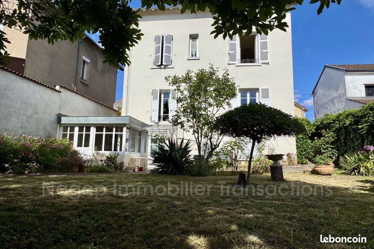 Maison 6 pièces 164 m² · à Cusset · 164 m² · 230 000 €