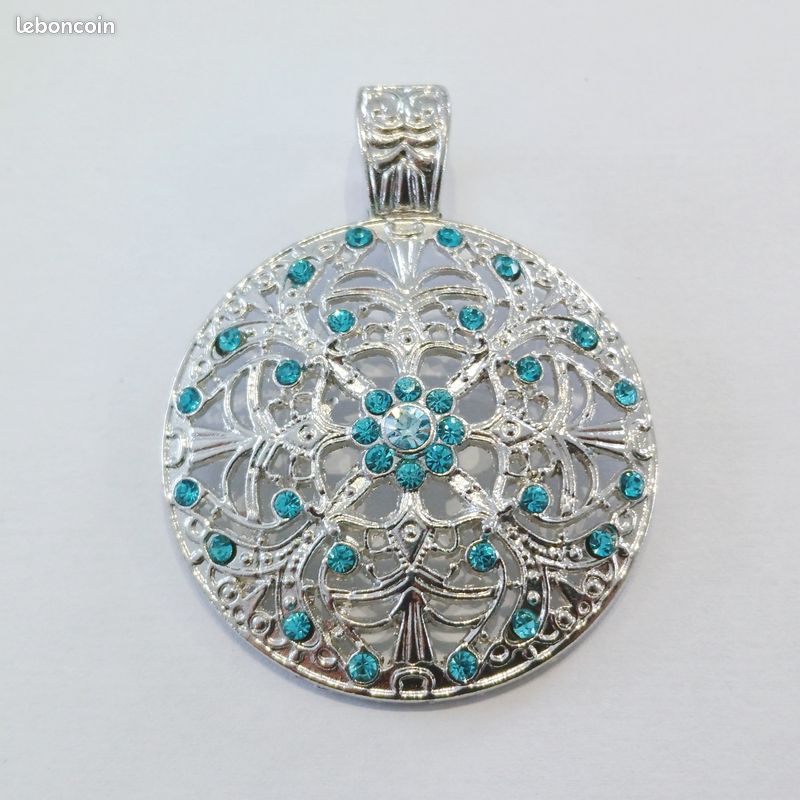 Pendentif Fleur en Argent & Oxydes de Zirconium-Emanessence