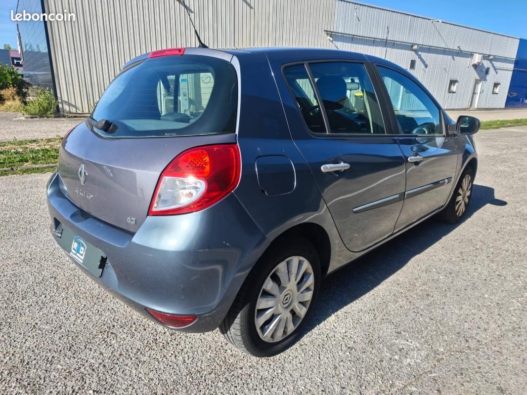Renault Clio III 1.5 dCi 85ch Business Eco² 98g 5p Entretien à jour (image 2)