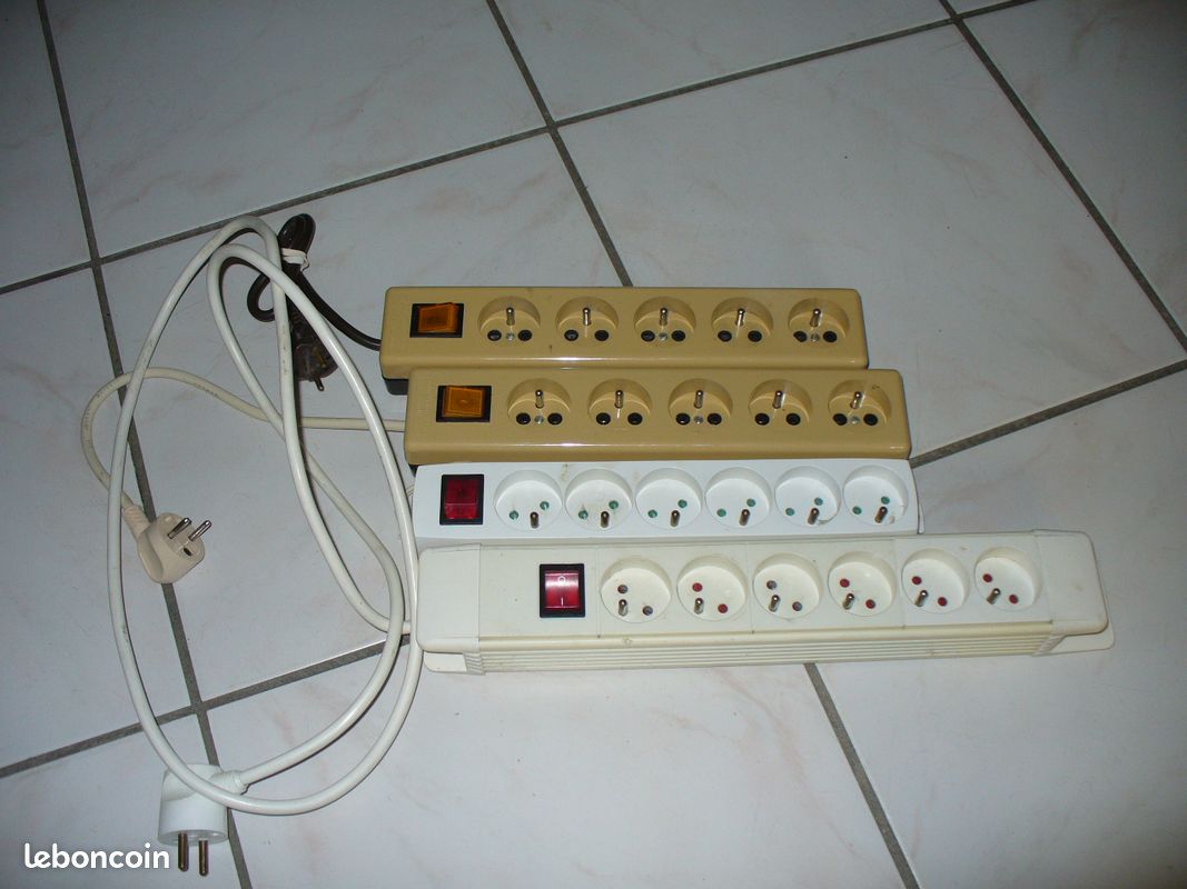 Lot de 4 prises multiples avec interrupteur (image 1)