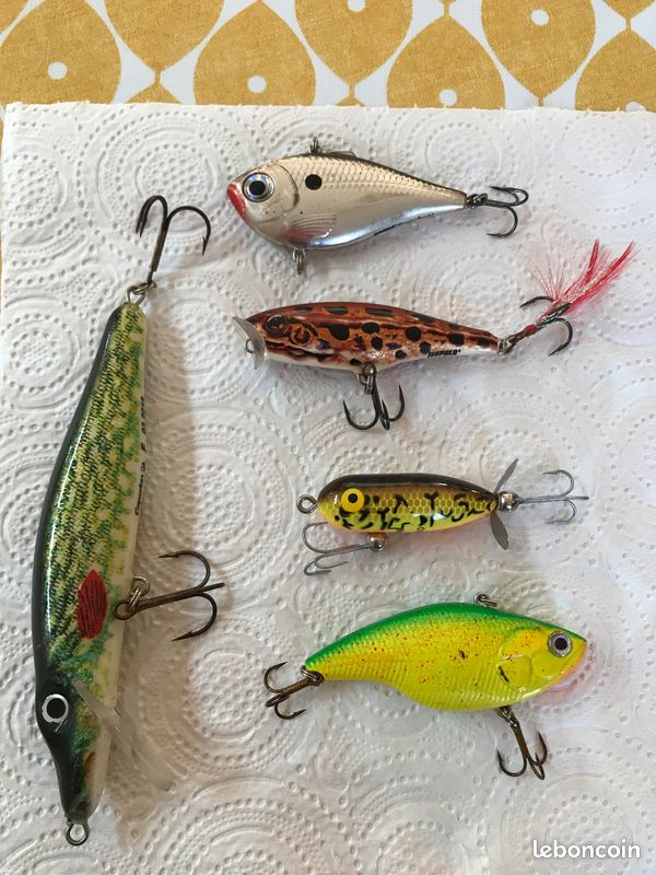 Lot de pêche vintage avec leurre cuillère sous blister plus divers très sympa