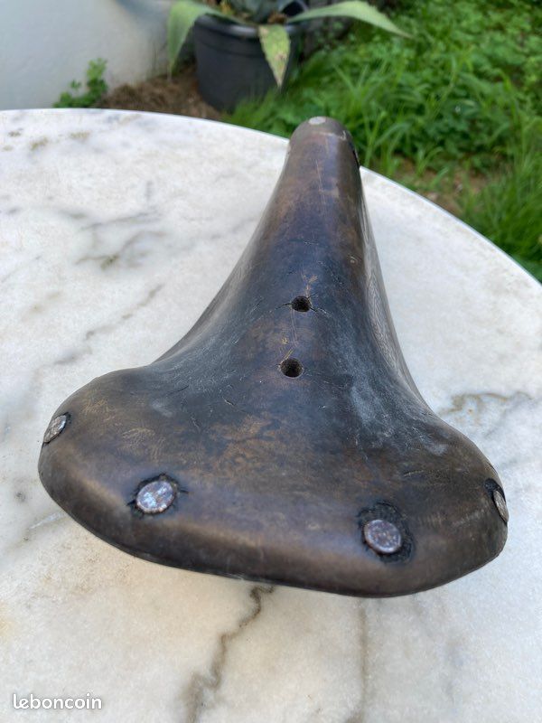 Selle de vélo 1920 tout cuir 20 x 23 cm ressort amortisseur acier