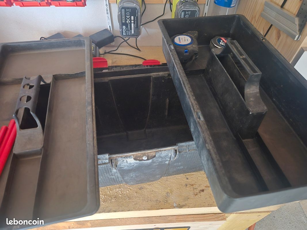 Caisse a outils + outis (image 3)