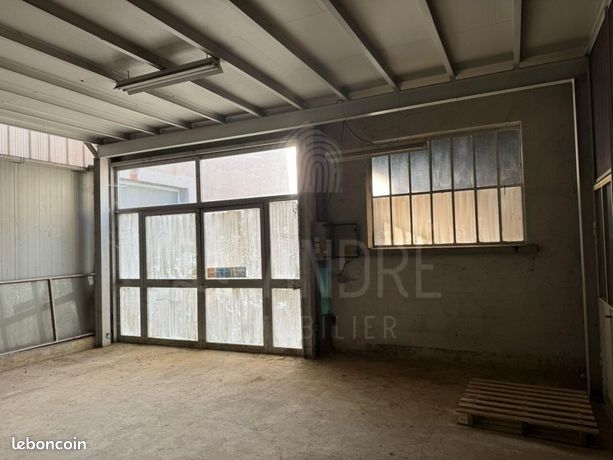 Garage/box 380 m² La Cote Saint Andre