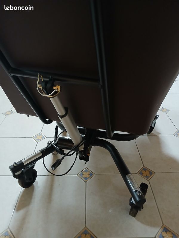 Fauteuil marron très confortable (image 2)