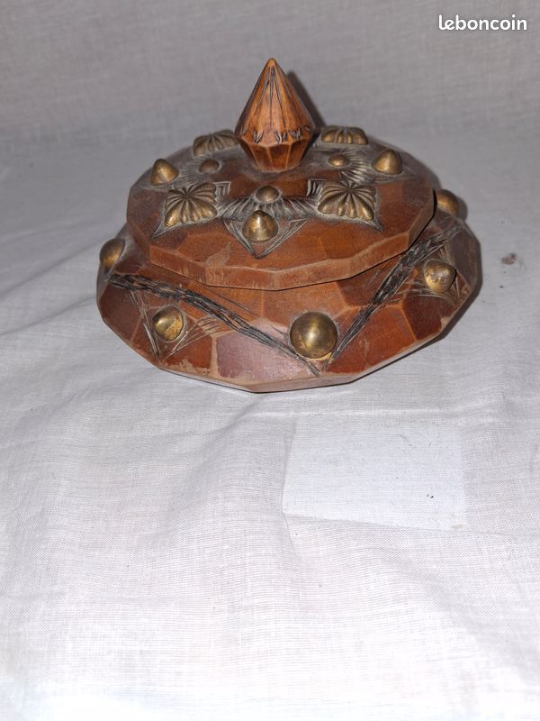 Boite a bijoux en bois et laiton /212/ (image 1)