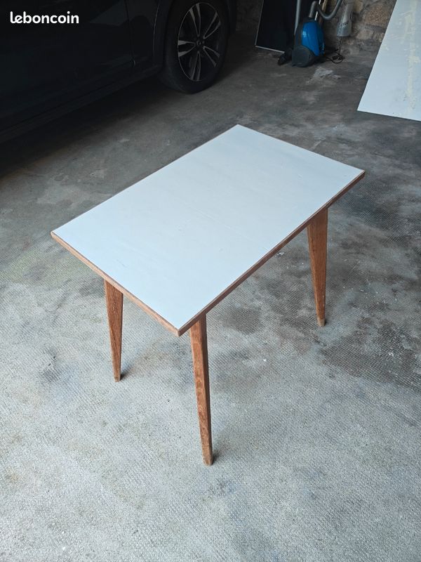 Table bureau (image 1)