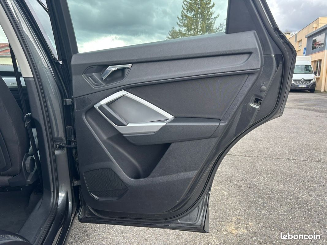 AUDI Q3 Q3 40 TDI 190 ch S tronic 7 Quattro S line (image 11)