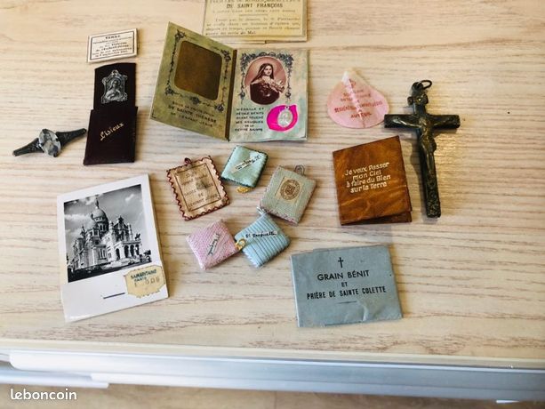 ONE LOT OF VINTAGE RELIGIOUS MEDALS ****** LOT D'ANCIENNES MÉDAILLES ONE LOT OF VINTAGE RELIGIOUS MEDALS ****** LOT D'ANCIENNES MÉDAILLES