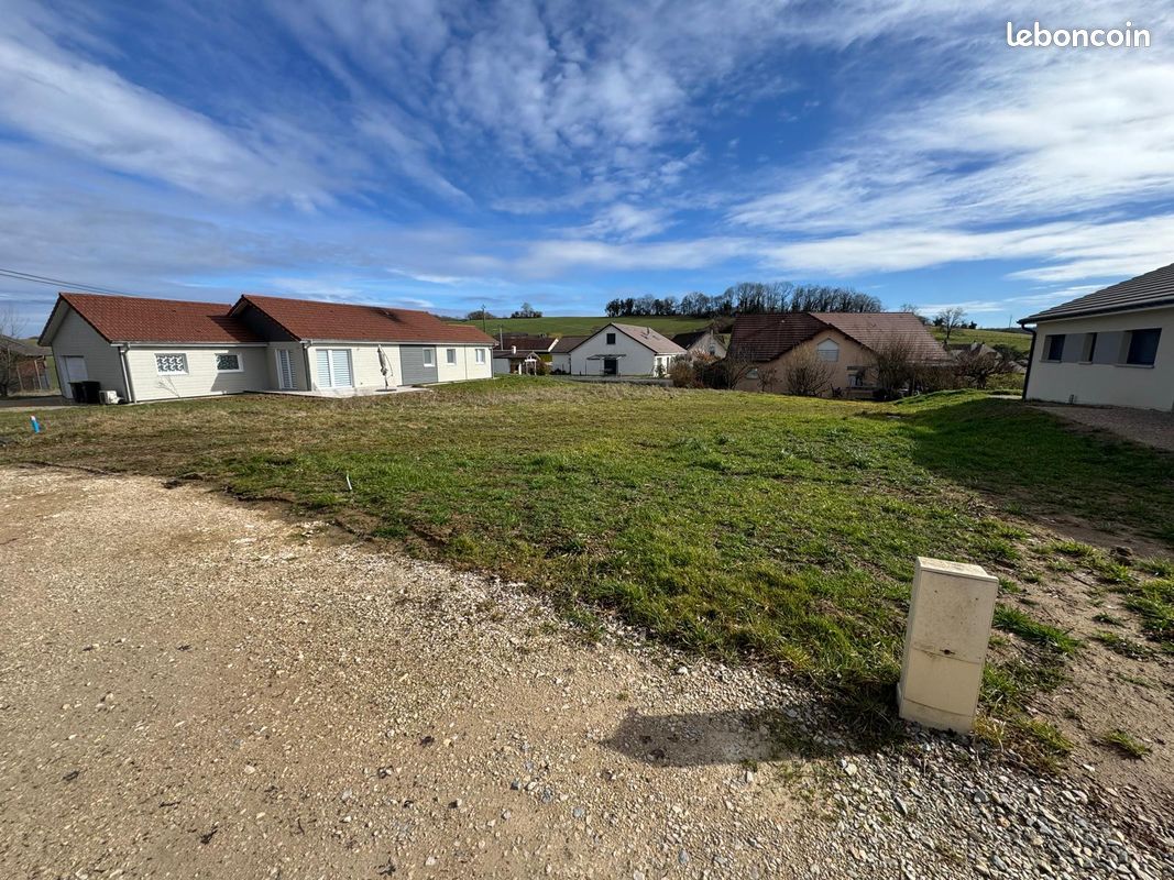 Terrain Pelousey (25) · 135 000 €