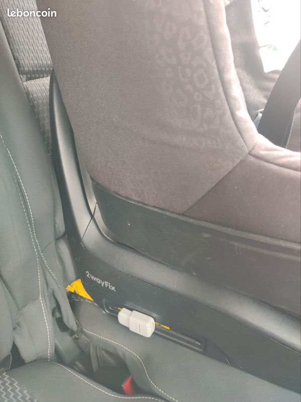Ensemble siège auto et base ISOFIX bébé confort (image 8)