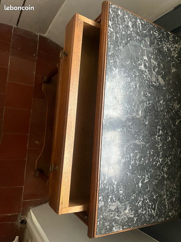 Petit meuble en noyer dessus marbre (image 4)