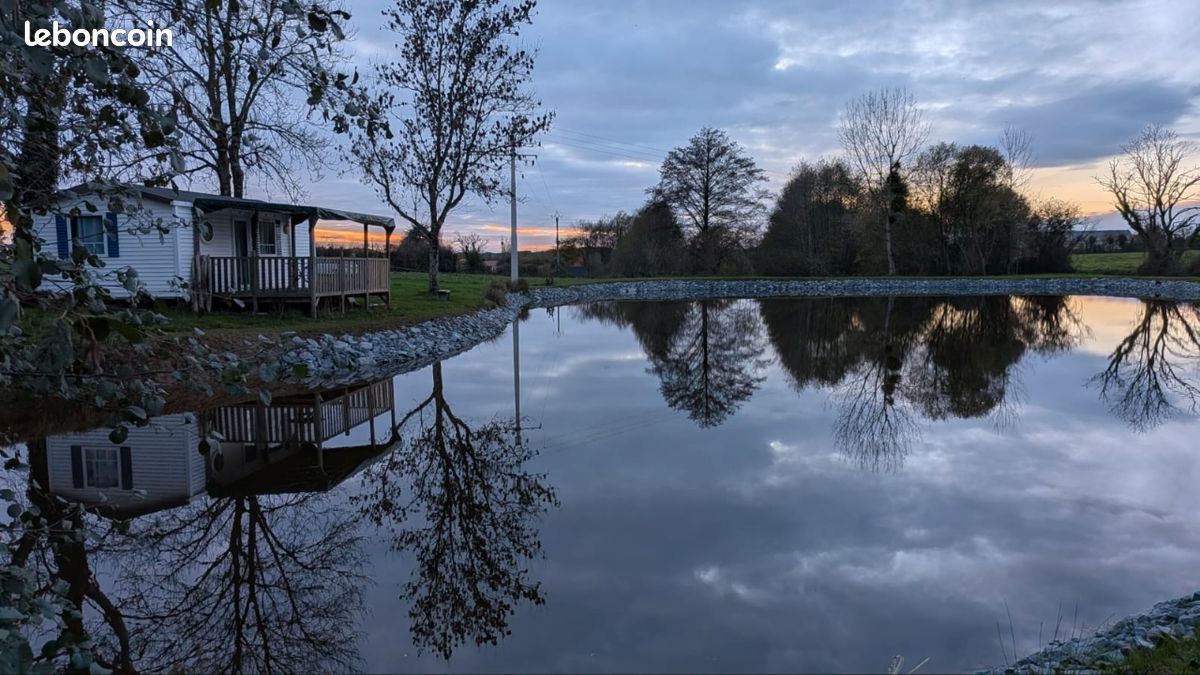 Terrain de loisirs 8500 m² + Étang de pêche refait à neuf + Mobil-home · à Les Herbiers · 45 000 €