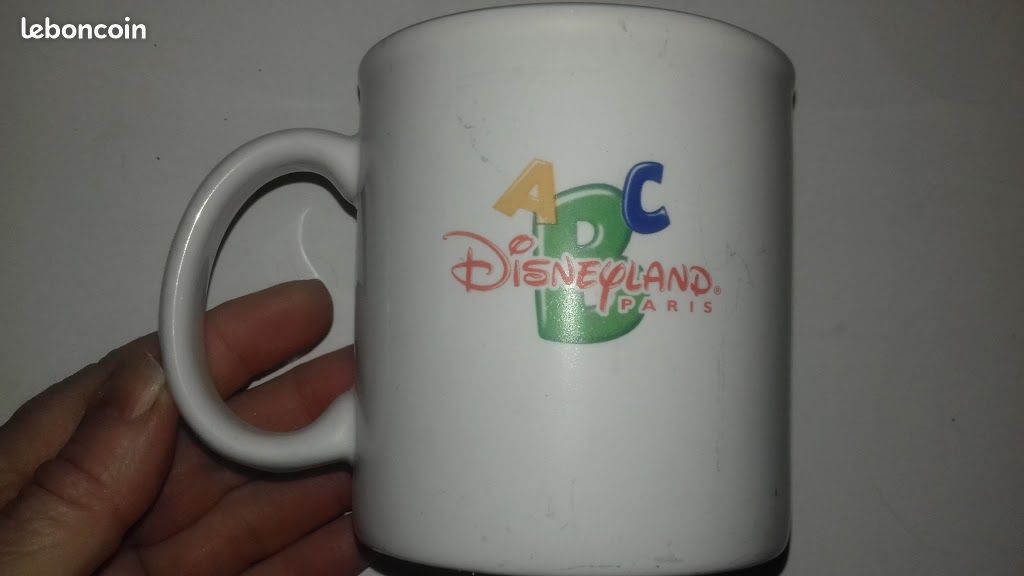 1 tasse v de mickey de disneyland(ap) (image 2)