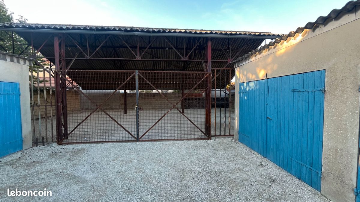 Parking/box TROYES · 150 €/mois